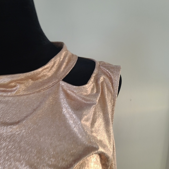Rose Gold Metallic Worthington one split shoulder shirt - Picture 7 of 8